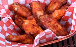 PETA Larang Ibu Hamil Untuk Mengikuti Kompetisi Buffalo Wing Festival