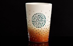 Wah, Starbucks Jual Cangkir Kopi Bertabur Kristal Swarovski!
