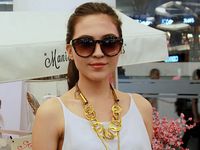 Olivia Jensen Eksis Berkalung Emas