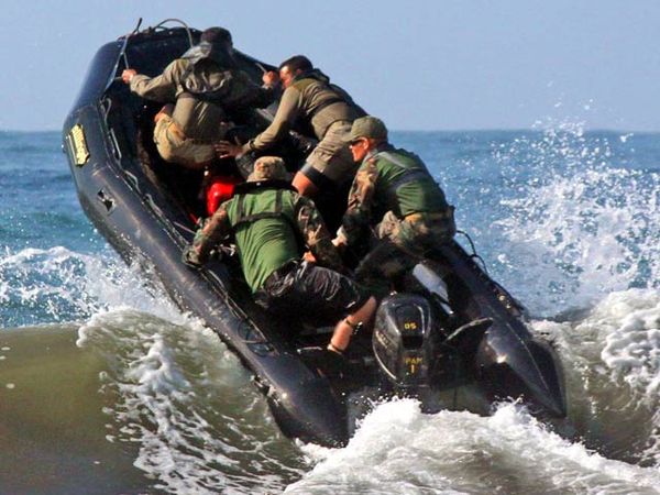 Marinir Indonesia-AS Latihan Menembus Gelombang