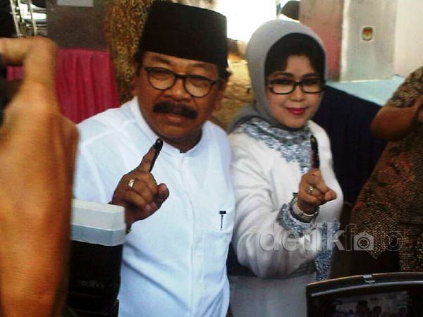Soekarwo Gunakan Hak Pilihnya Soekarwo Gunakan Hak Pilihnya