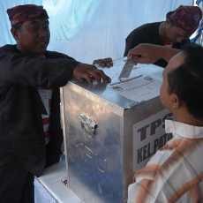 Petugas KPPS di Situbondo Berseragam Ala Sakera