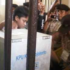 27 Tahanan Polres Mojokerto Nyoblos di Sel