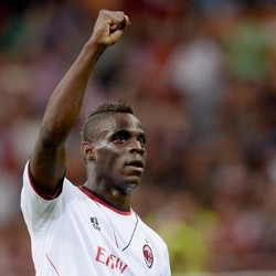 Dibandingkan dengan Ibrahimovic, Balotelli: Itu Sanjungan untuk Ibra