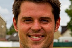 Kiper Ini Selamatkan Nyawa Suporter Lawan yang Kena Serangan Jantung