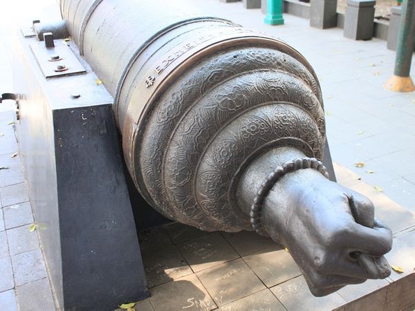 Inilah Jari porno Meriam Si Jagur di Museum Fatahillah