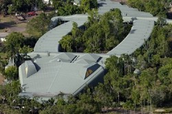 Menginap di Hotel Buaya, Berani?