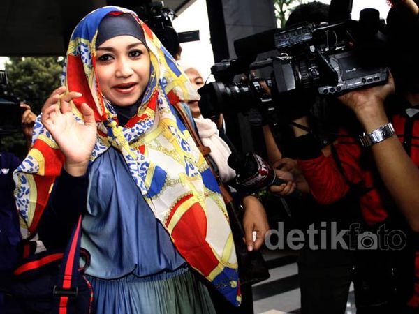 Jenguk Fathanah, Sefti Bawa Cinta