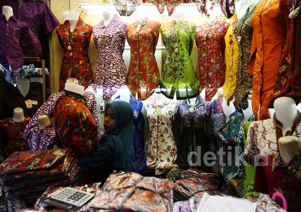 Pedagang Pilih Jual Batik Lokal Dibanding Impor