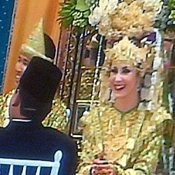 Arumi Bachsin Sumringah Resmi Dinikahi Emil