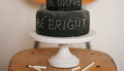 Kue Papan Tulis Ini Bisa Jadi Tempat Si Kecil Berkreasi!