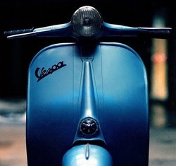 Motor Vespa Masuk Mal, Cuma Ada Di Sini