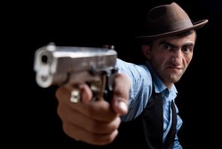 Dor! Pria Ini Tembak Payudara Istri untuk Redakan Sakit Kanker