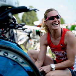 Xena Bertekad Taklukkan Bintan