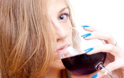 Minum Alkohol Saat Remaja Berisiko Tinggi Terkena Kanker Payudara