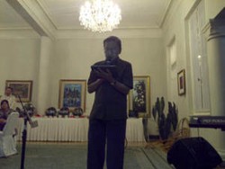 Boediono Dendangkan Lagu Tentang Mukjizat