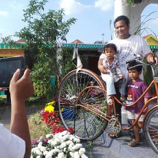 Rupa-rupa Lebaran Betawi, dari Sepeda Ontel Hingga Alat Snorkeling
