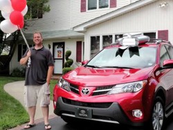 Konsumen Toyota ke-50 Juta Dapat Mobil dan Cicilan Mobilnya Digratiskan