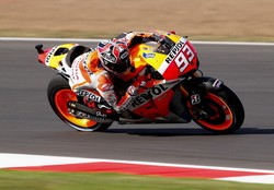 Kalahkan Lorenzo, Marquez Rebut Pole di Silverstone
