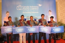 Fotografer RI & Myanmar Sabet Penghargaan Garuda Indonesia