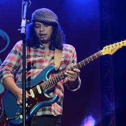Gugun Blues Shelter Tutup Indonesian Jass Festival 2013