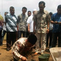 Aji Santoso Bangun Akademi Sepakbola yang Bisa Tampung Ratusan Anak