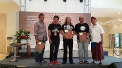 Dewa Budjana Pamerkan Gitar Lukisnya, Sembari Luncurkan Buku 