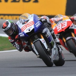 Lorenzo Akhiri Kemenangan Beruntun Marquez