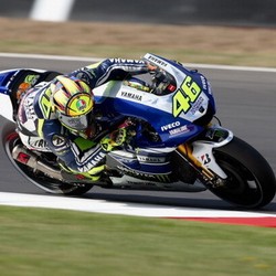 Catatan Waktunya Terpaut Jauh dari Marquez dan Lorenzo, Rossi Tak Senang