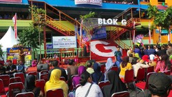 Karpet Merah, Tanjidor, dan Ondel-ondel Sambut Jokowi di Blok G