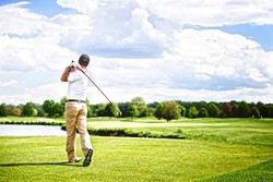 Rayuan Setan di Lapangan Golf untuk Muluskan Proyek