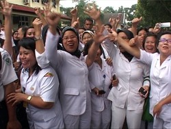 Ratusan Perawat RSUP Haji Adam Malik Medan Demo Tolak Kerja Berlebih