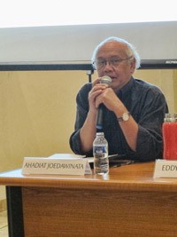 Keramik Pecah ala Ahadiat Terinspirasi dari Telur