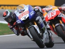 Lorenzo Sukses Pecundangi Marquez