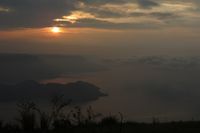 Sunrise Menggoda di Danau Toba