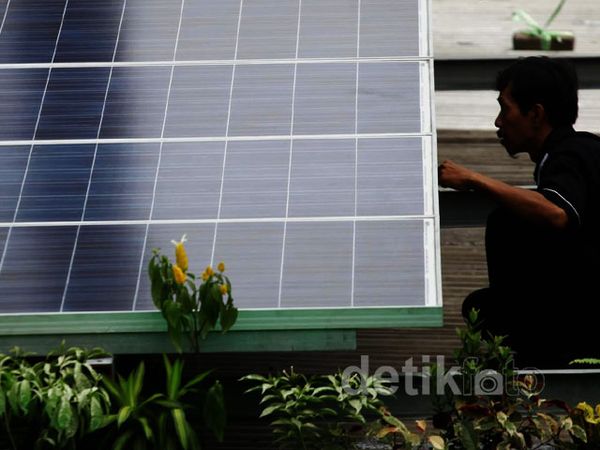 Halte Ramah Lingkungan Tenaga Surya
