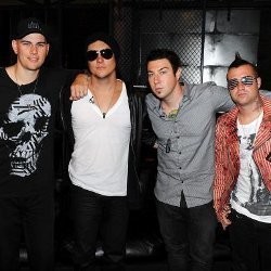 Album Baru Avenged Sevenfold Rajai Chart Inggris