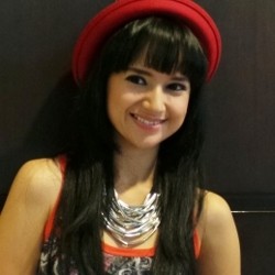 Angelica Simperler, Artis yang Dulu Kru Program TV