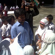 Berani Menentang Sekolah, Tiga Guru SD Al Falah Terancam Dipecat