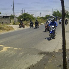 Tertabrak Truk Trailer, Dua Bikers Tewas