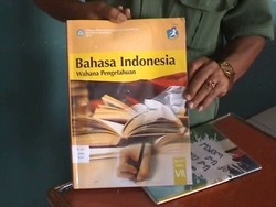 Guru dan Kepsek di Garut Ramai-ramai Cek Buku Berisi Kata Tak Pantas