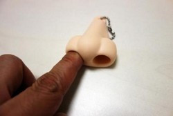 Wah! Ada Hidung Palsu untuk Penuhi Kebutuhan Mengupil