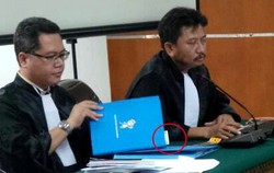 Juniver Girsang Siap Mundur Bila Irjen Djoko Sengaja Sisipkan US$ 100