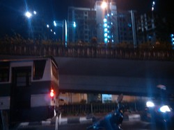 Sering Dirazia Petugas, Flyover Kalibata Tetap Ditongkrongi Pemuda