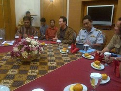 Cari Solusi, Ahok Makan Siang Bareng Perwakilan Metromini