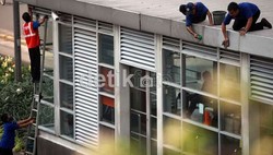 Pencopet Dikeroyok Penumpang TransJakarta di Halte Boedoet