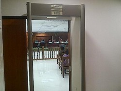  Pintu Masuk Ruang Sidang Irjen Djoko Dipasangi Metal Detector