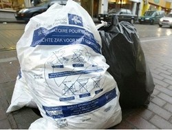 Cegah Kendaraan Ngebut, Polisi Pasang Perangkap di Tempat Sampah