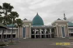 Megahnya Masjid Terbesar di Surabaya