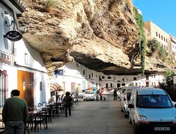 7 Kota dalam Gua Paling Keren di Dunia